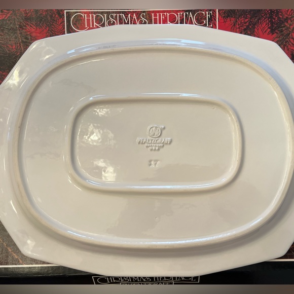 Pfaltzgraff Christmas Heritage oval platter, new in Box. - Picture 3 of 3